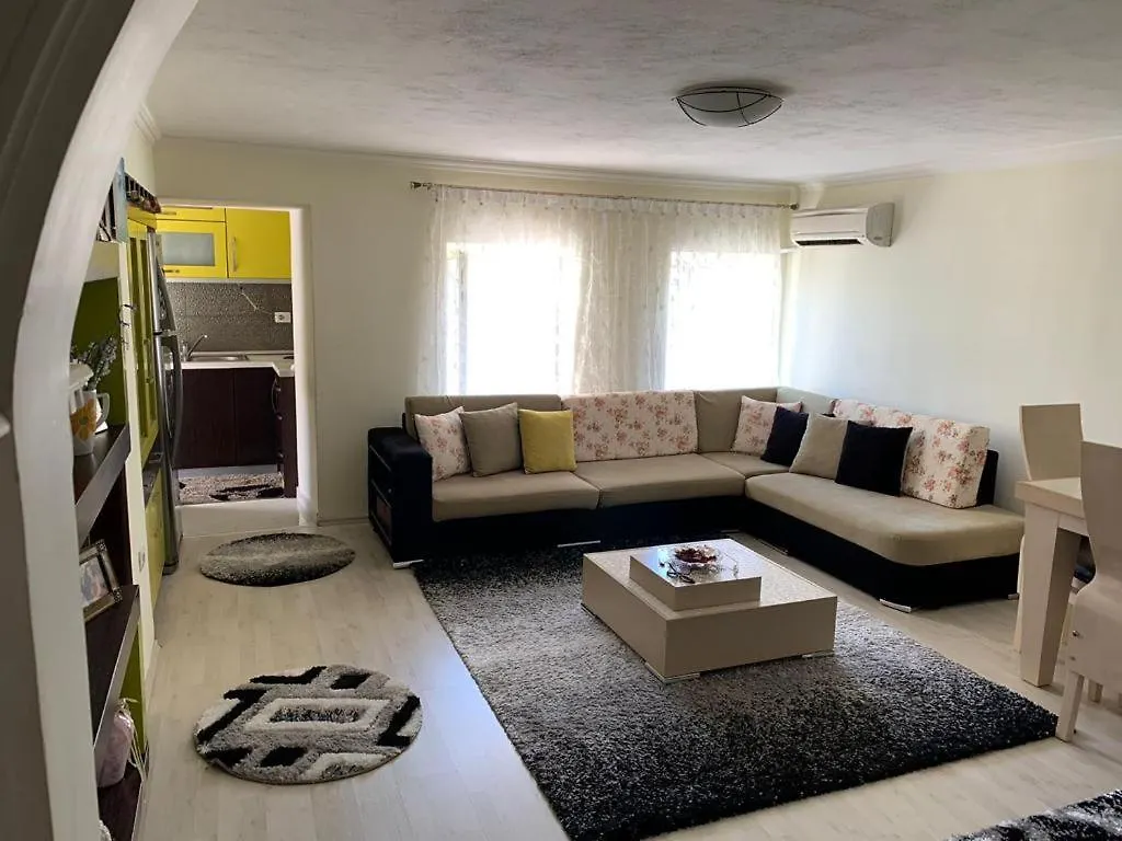 Lula Guesthouse Gjirokastër Apartment