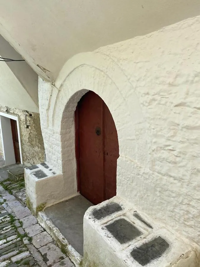 Lula Guesthouse Gjirokastër 0*,